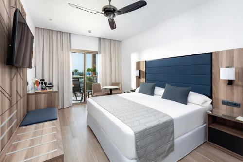 Habitación Doble Pequeña con orientación al mar del hotel Riu Palace Oasis. Foto 2