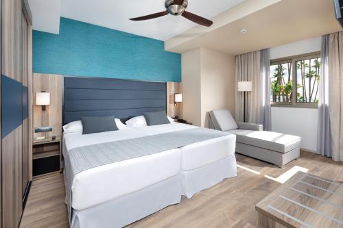 Suite Junior del hotel Riu Palace Oasis. Foto 3