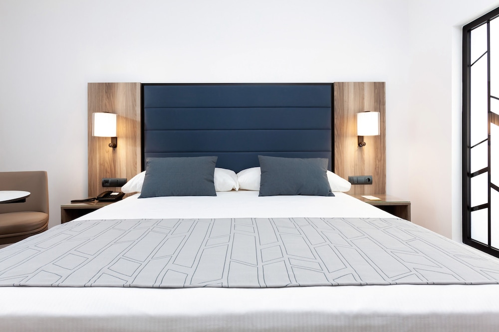 Habitación Doble Pequeña con orientación al mar del hotel Riu Palace Oasis. Foto 2