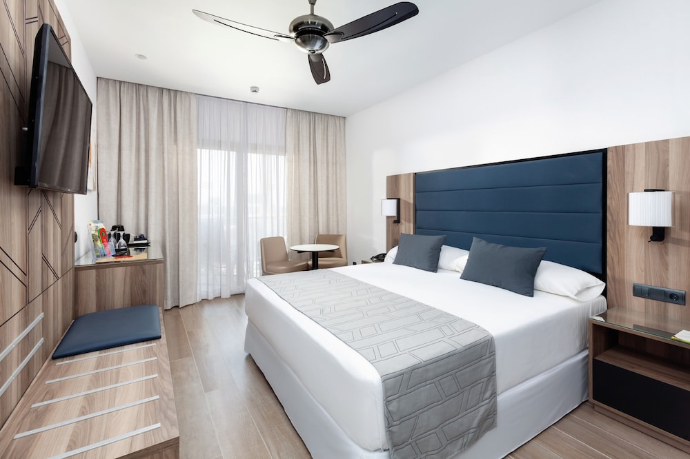 Habitación Doble con vistas al jardín del hotel Riu Palace Oasis. Foto 4