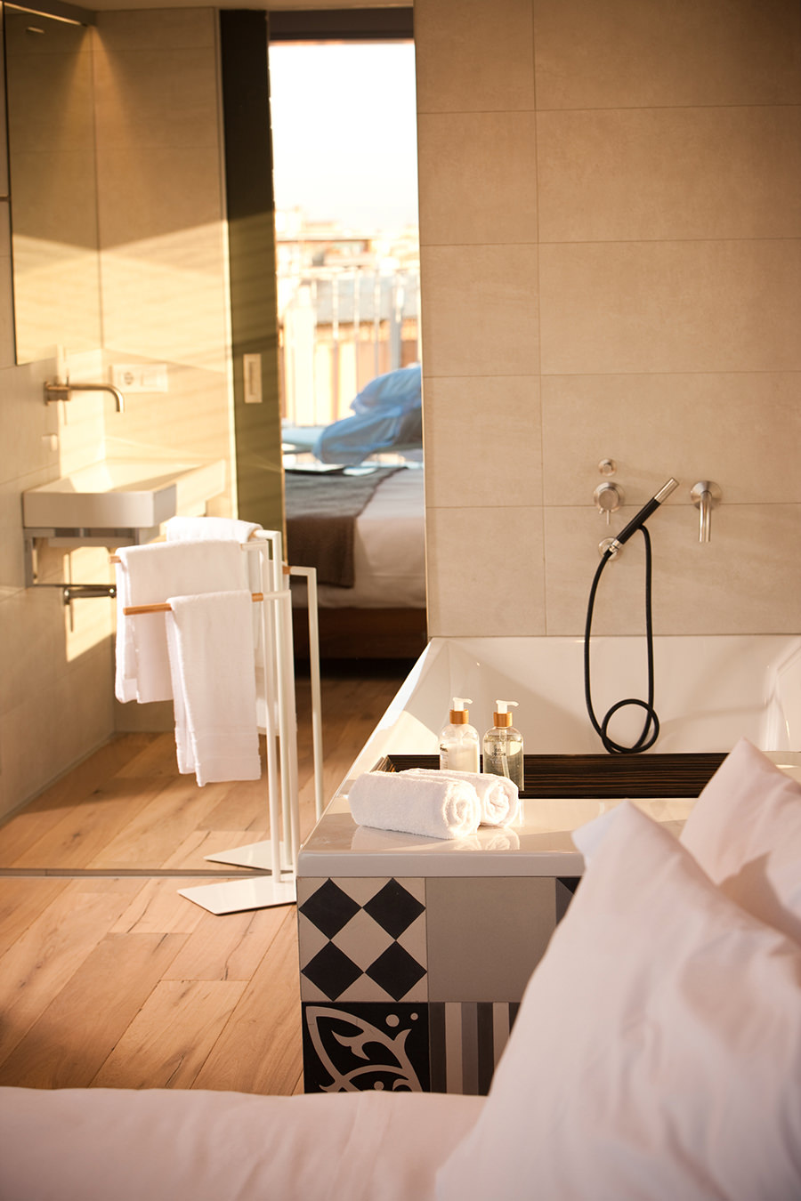 Suite Superior del hotel Generator Barcelona. Foto 1