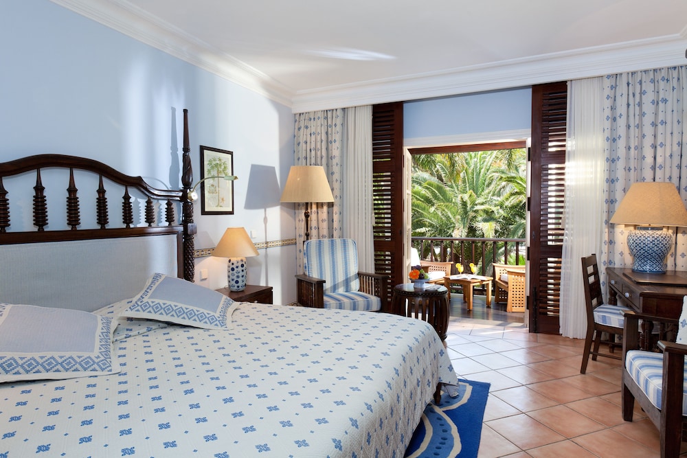Habitación doble superior, vistas al jardín del hotel Seaside Grand Residencia