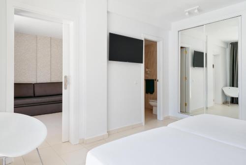 Suite Vista Piscina Balcón o Terraza 2 Camas individuales del hotel Mirador Maspalomas By Dunas. Foto 3