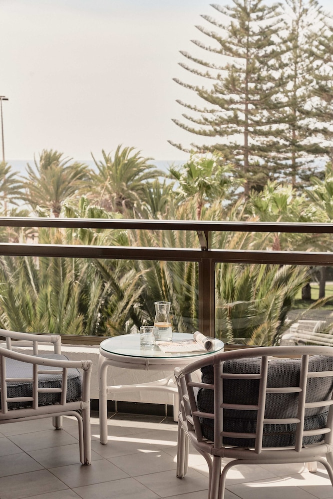 Habitación doble superior, vistas al mar (or Pool View) del hotel Seaside Palm Beach. Foto 2