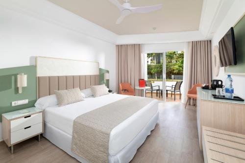 Habitación doble, balcón, vistas al jardín del hotel Riu Gran Canaria - All Inclusive. Foto 4