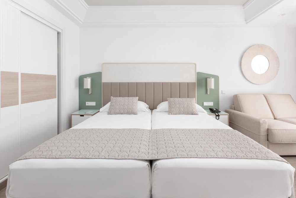 Habitación doble, balcón, vistas al jardín (Sofa Bed) del hotel Riu Gran Canaria - All Inclusive. Foto 3