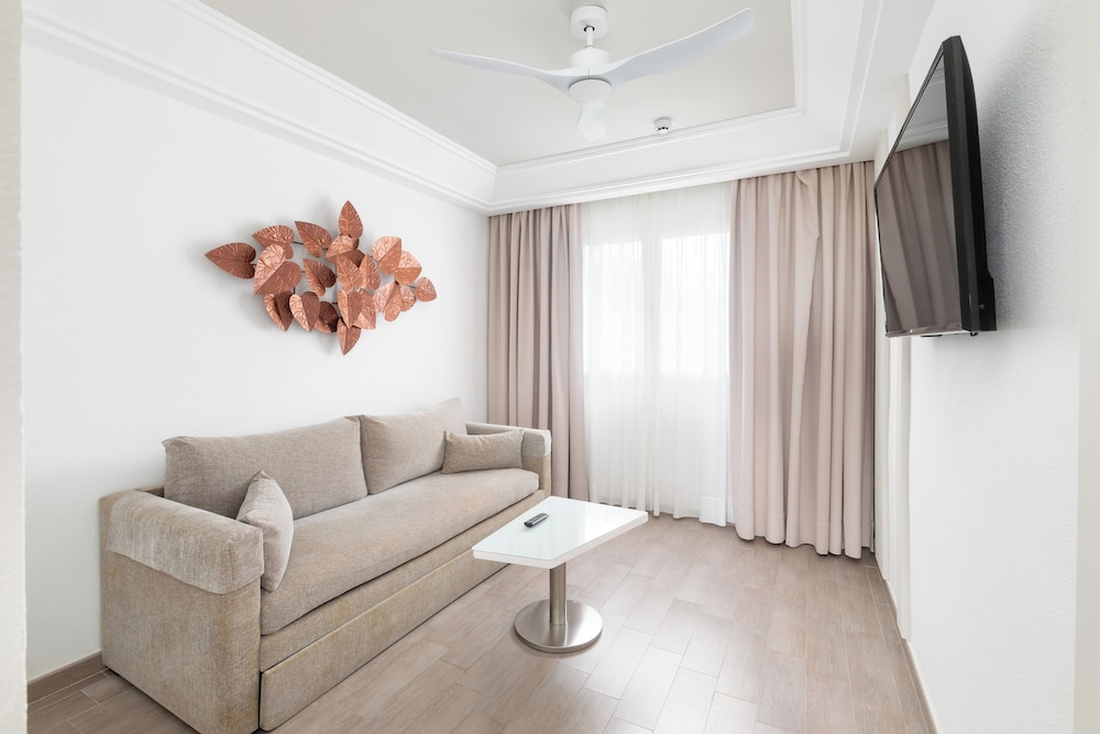 Suite, balcón, vistas al jardín del hotel Riu Gran Canaria - All Inclusive. Foto 4