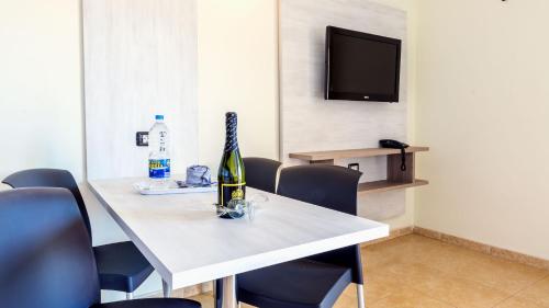 Apartamento con terraza y vistas al mar del hotel Villa Del Mar. Foto 2