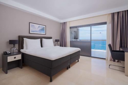 Suite de 2 dormitorios con vistas panorámicas del hotel Radisson Blu Resort, Gran Canaria. Foto 1