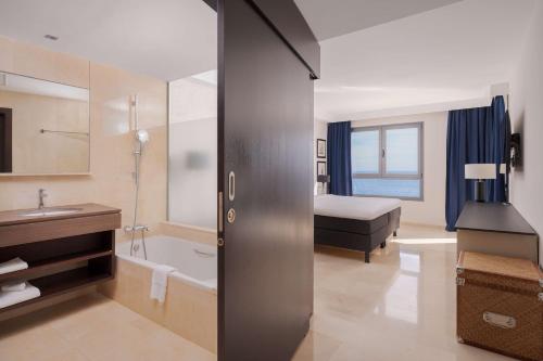 Premium Suite- 3 Bedroom & Sea View del hotel Radisson Blu Resort, Gran Canaria. Foto 15