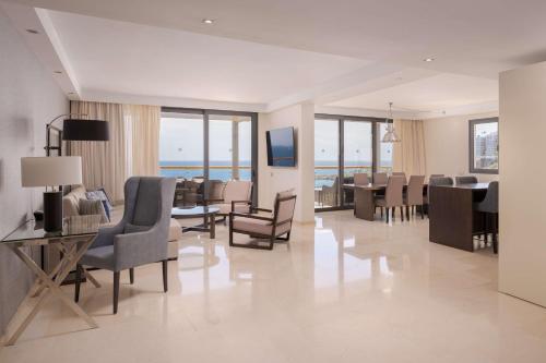 Premium Suite- 3 Bedroom & Sea View del hotel Radisson Blu Resort, Gran Canaria. Foto 18