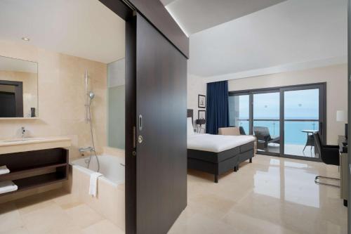 Premium Room with Sea View del hotel Radisson Blu Resort, Gran Canaria. Foto 5