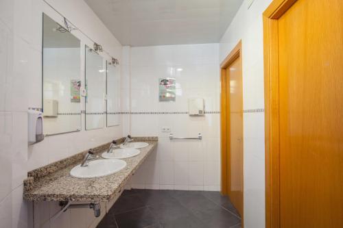 Habitación Familiar con baño compartido del hotel Mellow Barcelona. Foto 4