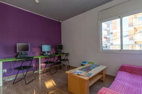 Cama en habitación compartida mixta de 10 camas del hotel Mellow Barcelona. Foto 5