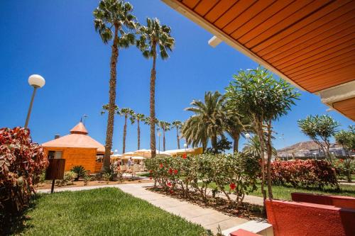 Apartamento con terraza en la planta baja del hotel Servatur Green Beach. Foto 5