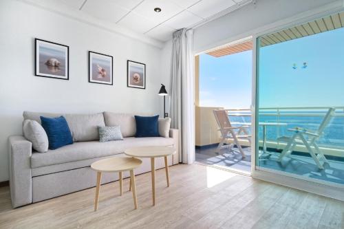 Apartamento Superior con vistas al mar en la planta alta del hotel Servatur Green Beach. Foto 2