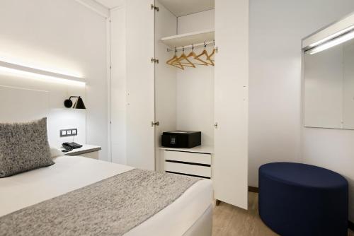 Apartamento Superior con vistas parciales al mar del hotel Servatur Green Beach. Foto 1