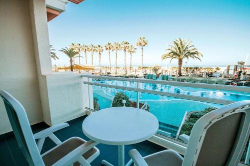 Apartamento Superior con vistas parciales al mar del hotel Servatur Green Beach. Foto 6