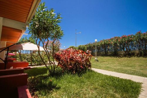 Apartamento Superior con terraza en la planta baja del hotel Servatur Green Beach. Foto 6