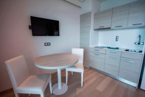 Apartamento Estándar con vistas parciales al mar del hotel Servatur Green Beach. Foto 2