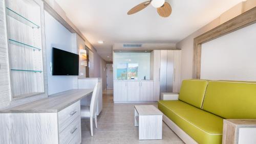 Double or Twin Room del hotel Bull Dorado Beach and Spa - All Inclusive. Foto 2