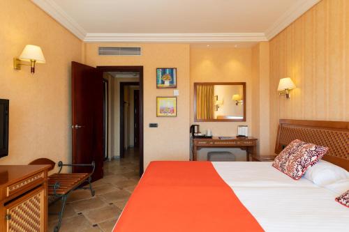 Habitación Doble con vistas a la piscina - 1 o 2 camas del hotel Cordial Mogán Playa. Foto 2