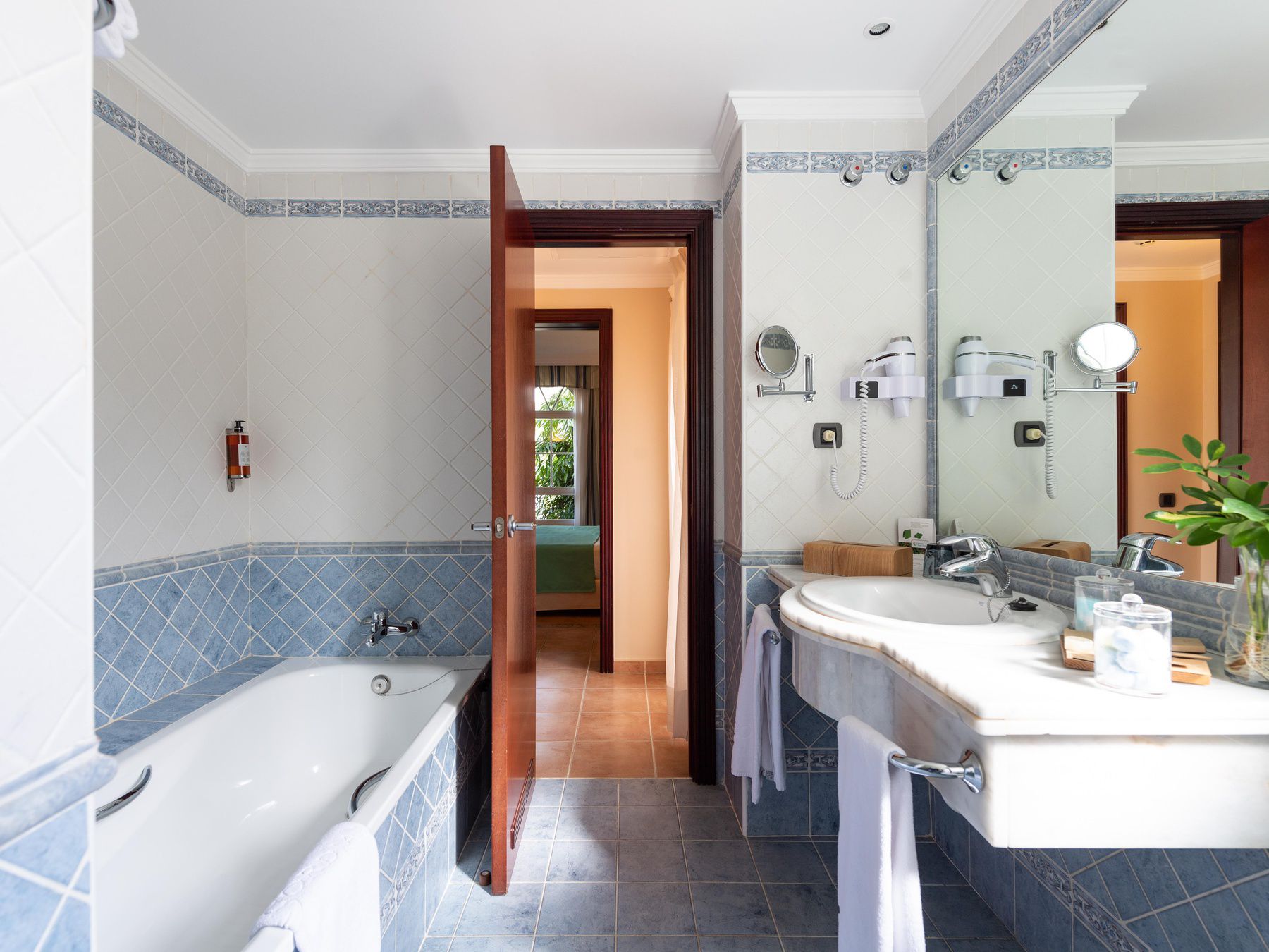 Suite Senior del hotel Cordial Mogán Playa. Foto 1