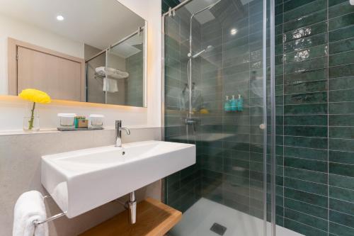 Habitación Doble con balcón francés del hotel LIVVO Puerto de Mogán. Foto 10