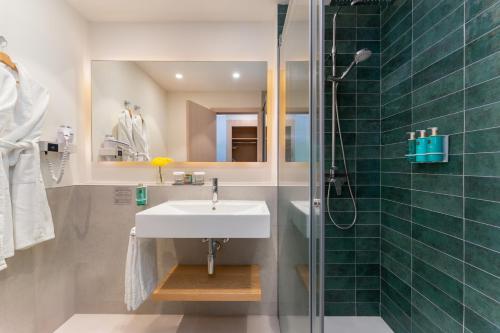 Habitación Doble con balcón francés del hotel LIVVO Puerto de Mogán. Foto 11
