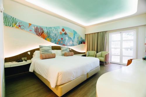 Habitación Doble Estándar con balcón francés del hotel LIVVO Puerto de Mogán. Foto 2