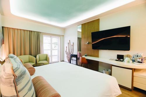 Habitación Doble con terraza y vistas a la piscina del hotel LIVVO Puerto de Mogán. Foto 6