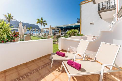 Habitación Doble con terraza y vistas a la piscina del hotel LIVVO Puerto de Mogán. Foto 12
