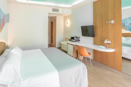 Habitación Doble con balcón y vistas frontales al mar del hotel LIVVO Puerto de Mogán