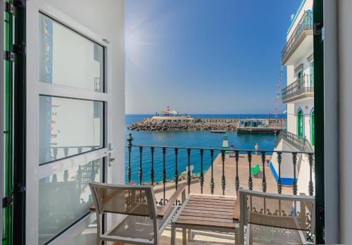 Habitación Doble con balcón y vistas frontales al mar del hotel LIVVO Puerto de Mogán. Foto 12