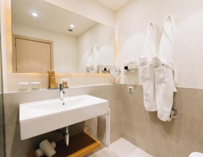 Habitación Doble Estándar con balcón francés del hotel LIVVO Puerto de Mogán. Foto 7