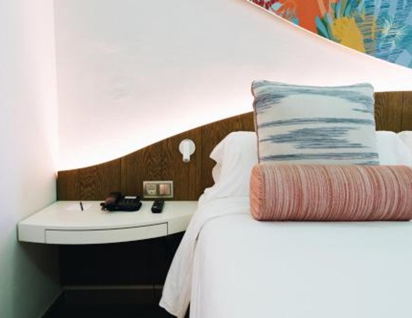 Habitación Doble con balcón y vistas frontales al mar del hotel LIVVO Puerto de Mogán. Foto 5