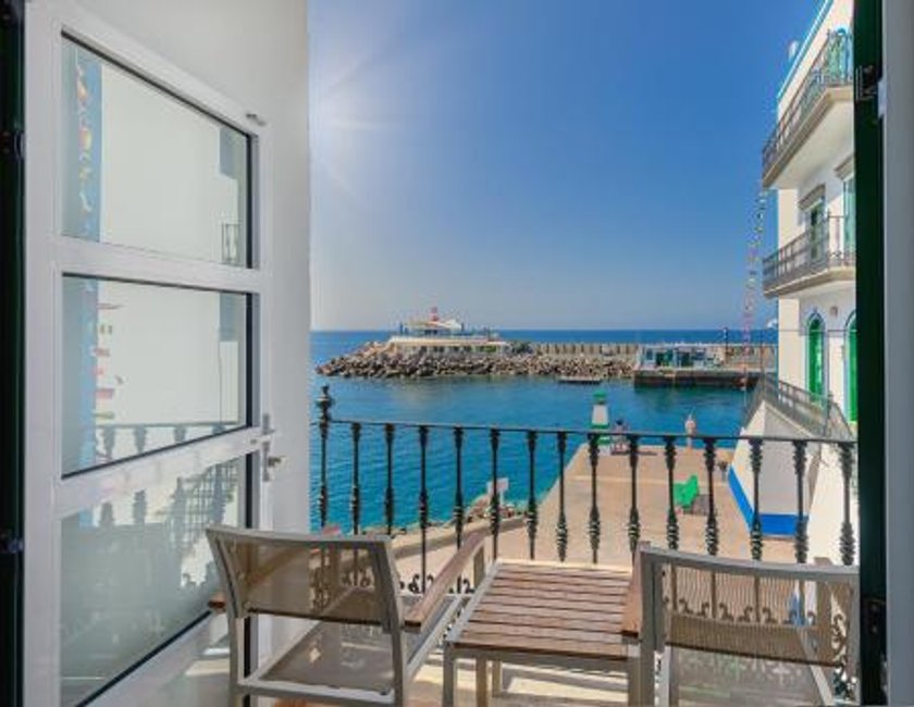 Habitación Doble con balcón y vistas frontales al mar del hotel LIVVO Puerto de Mogán. Foto 12