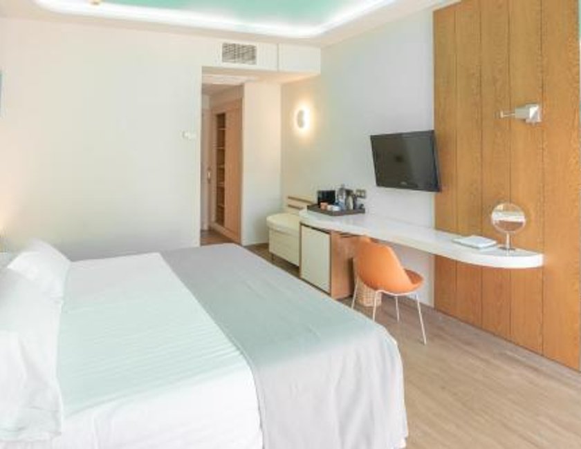 Habitación Doble con balcón o terraza y vistas al puerto del hotel LIVVO Puerto de Mogán