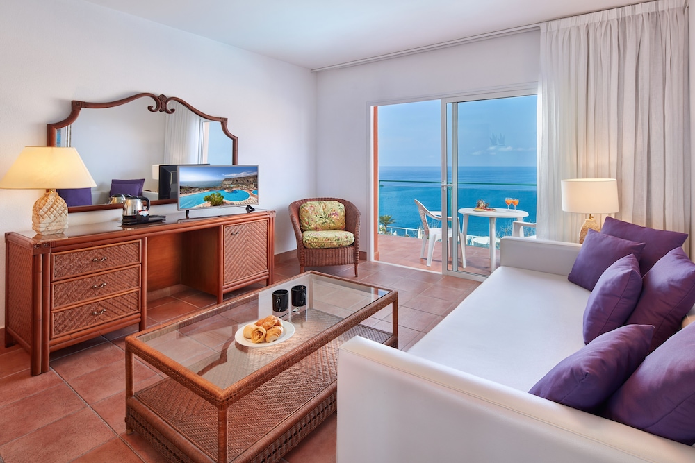 Suite, vistas al mar del hotel Mogan Princess and Beach Club. Foto 1
