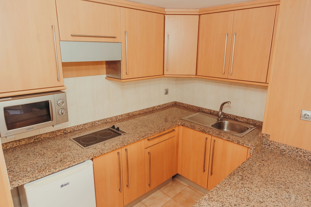 Habitación familiar, balcón, vistas al jardín del hotel LIVVO Lago Taurito & Aquapark. Foto 1