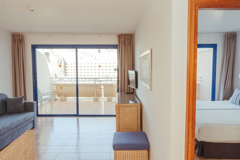 Habitación familiar, balcón, vistas al jardín del hotel LIVVO Lago Taurito & Aquapark. Foto 4