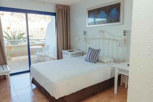 Habitación doble con terraza, vistas al mar y acceso al parque acuático del hotel LIVVO Lago Taurito & Aquapark. Foto 1