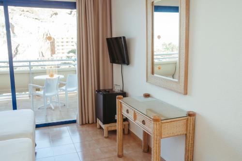 Habitación Doble con vistas al jardín, terraza y parque acuático del hotel LIVVO Lago Taurito & Aquapark. Foto 2