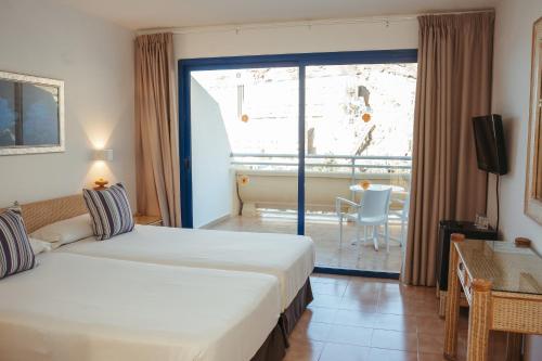 Habitación doble Vista Jardin Balcón o Terraza Vista Parque 2 Camas individuales del hotel LIVVO Lago Taurito & Aquapark. Foto 4