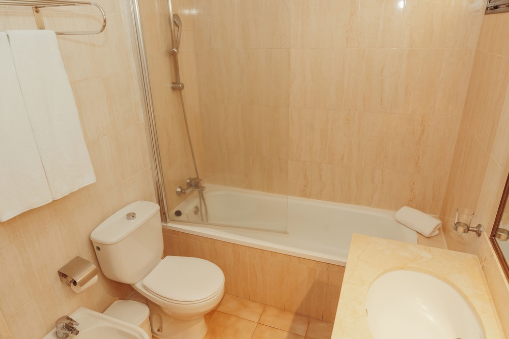 Habitación familiar, balcón, vistas al jardín del hotel LIVVO Lago Taurito & Aquapark. Foto 6