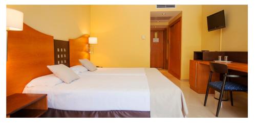 Habitación Doble con vistas al jardín del hotel LIVVO Costa Taurito & Aquapark. Foto 1