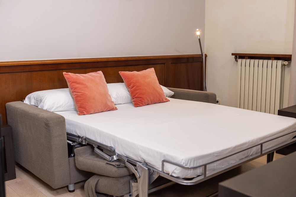 Habitación cuádruple 1 Cama queen Sofá Cama incluido Normal del hotel Rvhotels Broquetas Spa Termal. Foto 1