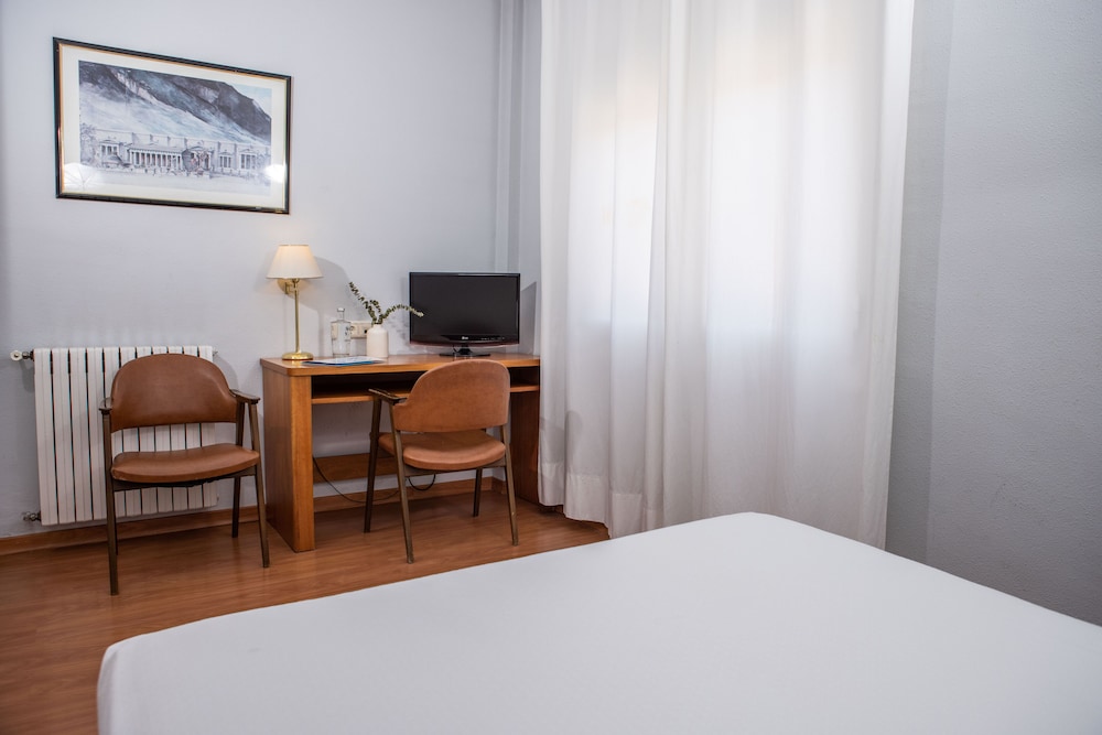 Habitación cuádruple 1 Cama queen Sofá Cama incluido Agradable del hotel Rvhotels Broquetas Spa Termal. Foto 1