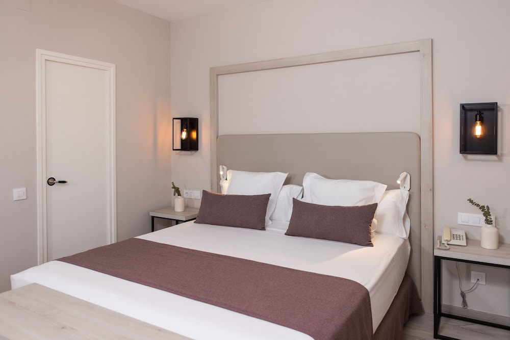 Habitación cuádruple Superior Agradable del hotel Rvhotels Broquetas Spa Termal. Foto 9