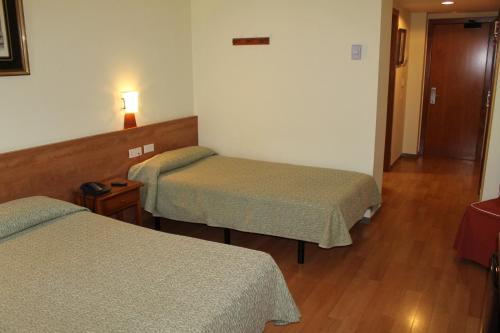Habitación Doble con Cama supletoria del hotel Flora Parc. Foto 3